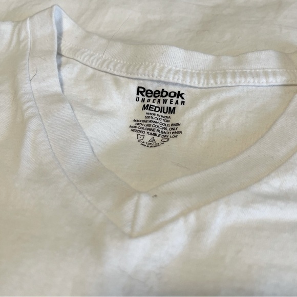 $10 Reebok V-neck T-shirt size medium - Picture 2 of 7